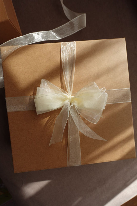 Caja Regalo Bebé Mini Oli (Primeros Mimos + recuerdo sensorial)