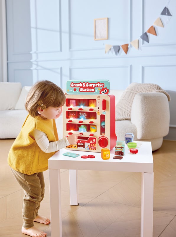 Máquina Expendedora de Juguete Hape: Snacks, Cápsulas, Luz y Sonido - 2