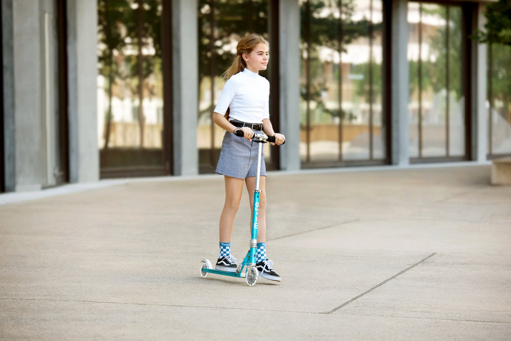 Patinete Micro Sprite LED Plegable de 2 Ruedas, Azul Océano - 6