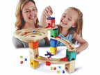 Pack Regalo 4 Años Pequeño Constructor: el circuito de canicas Carrera hasta la meta de Hape en uso